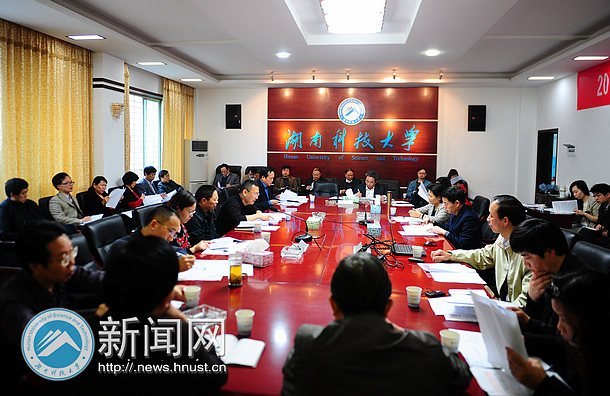 学校召开“基层组织建设年”与“五创四评”活动推进会