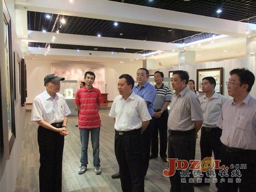 丁千教授陶瓷艺术珍品展在景德镇市举行