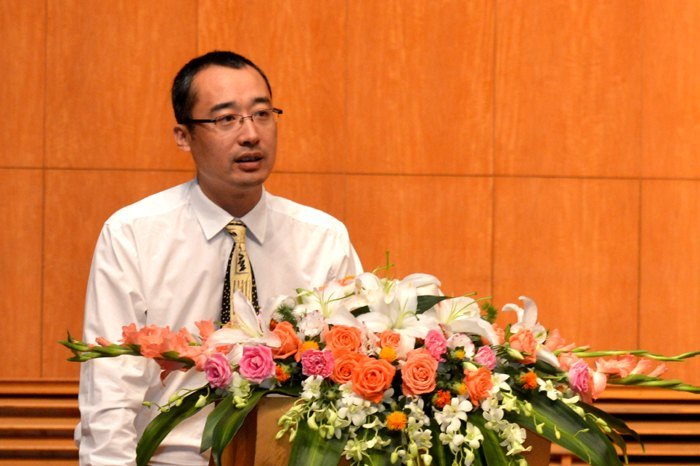 2013届本科生毕业典礼暨学位授予仪式隆重举行