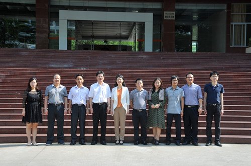 团省委书记曾颖如到广东石油化工学院调研大学生创新创业工作