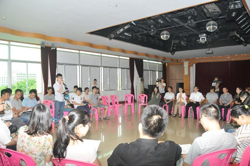 团省委书记曾颖如到广东石油化工学院调研大学生创新创业工作